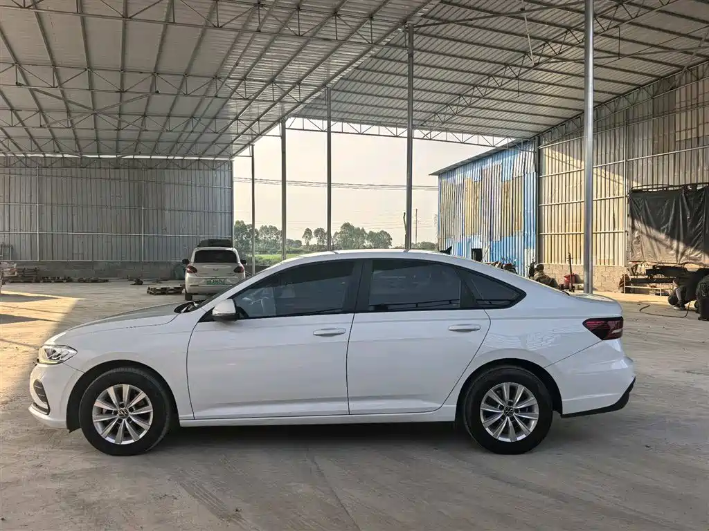 Volkswagen Lavida 2023 1.5L Auto Luxury Edition фото 6