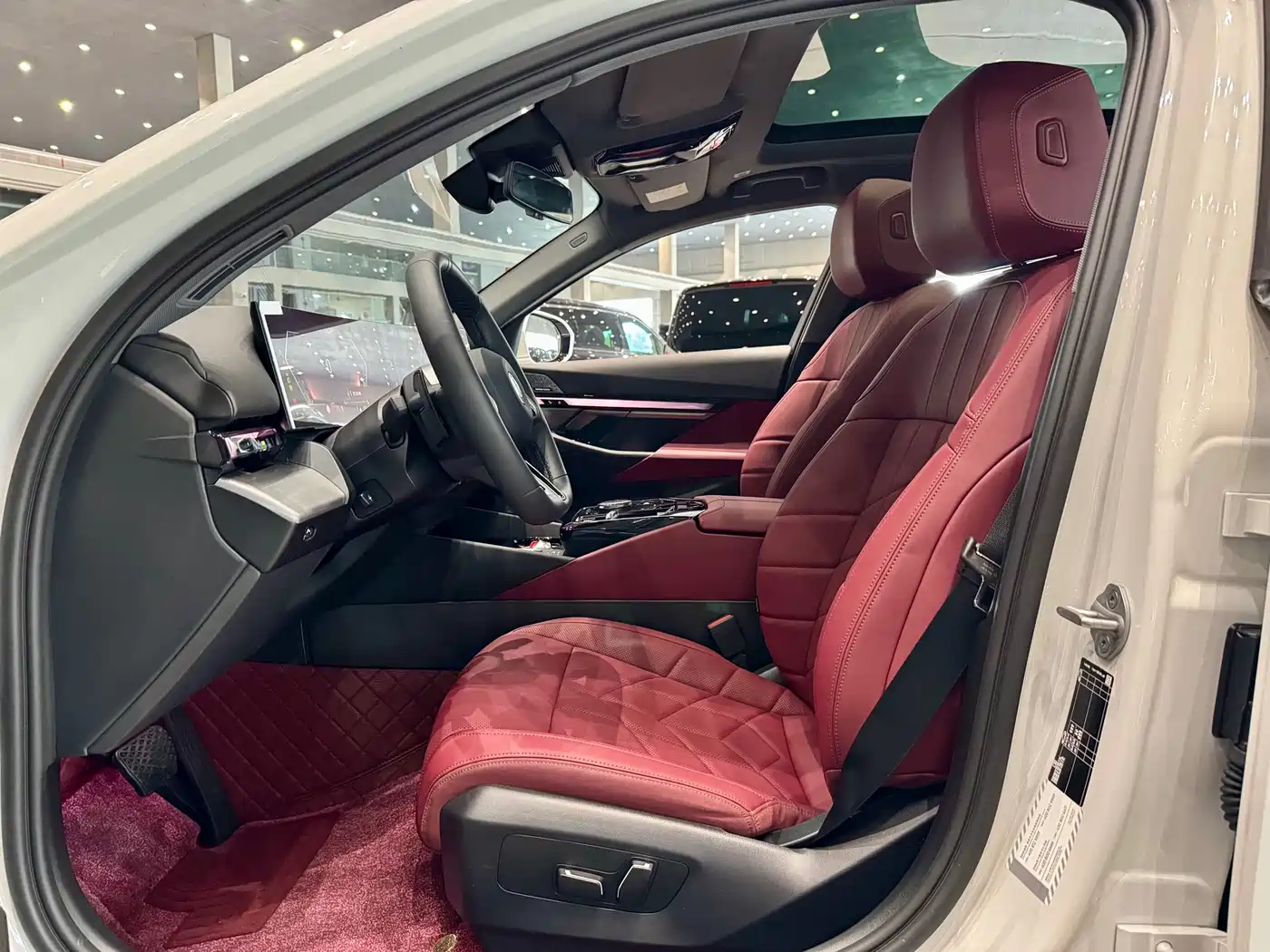 BMW 5 Series 2025 530Li Leading M Sport Package фото 4