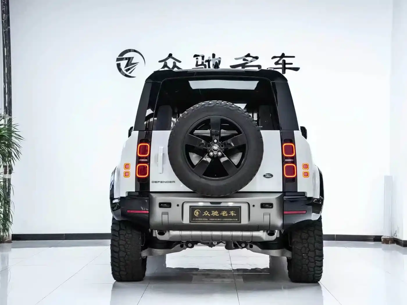 Land Rover Defender 2025 110 3.0T P400 -Dynamic HSE фото 11
