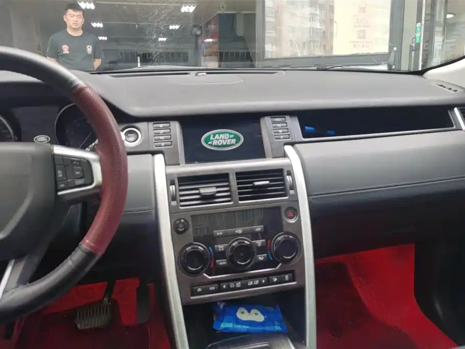 Land Rover Discovery Sport 2017 2.0T SE фото 13