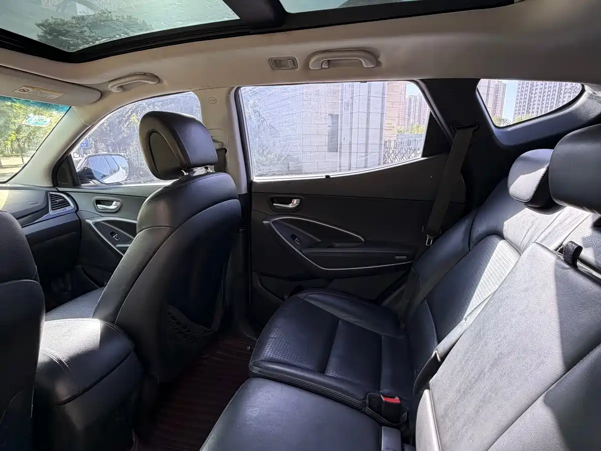 Hyundai Santa Fe 2013 Model 2.4L Automatic 2WD Smart фото 7