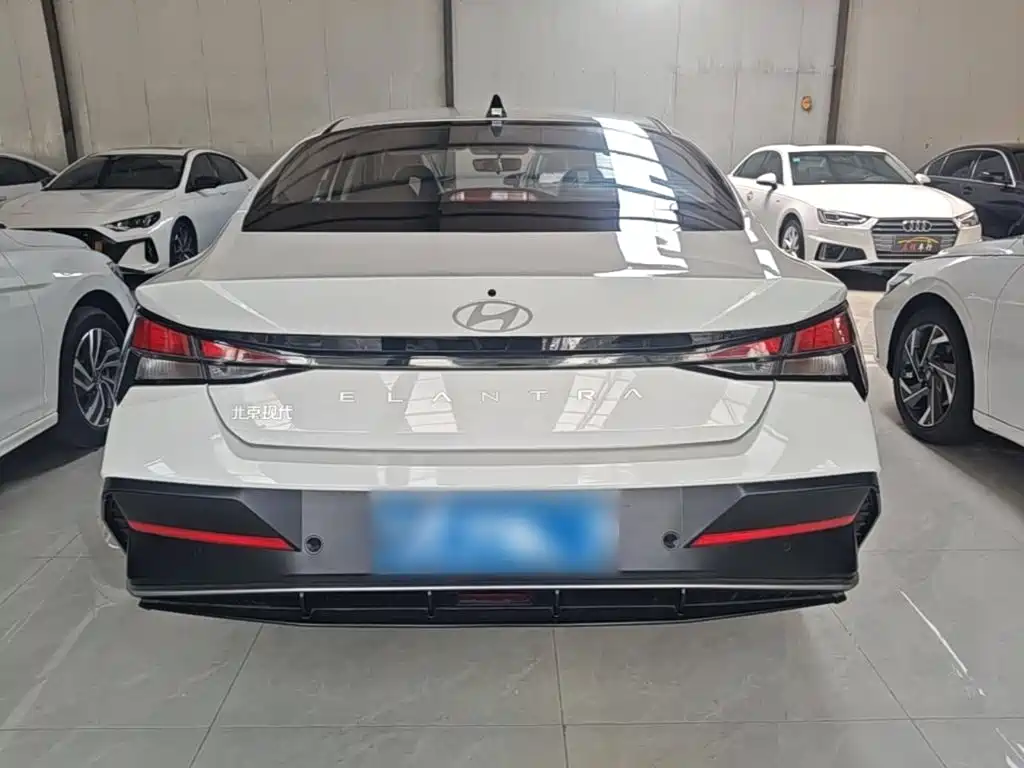 Photo 6 - Hyundai Elantra