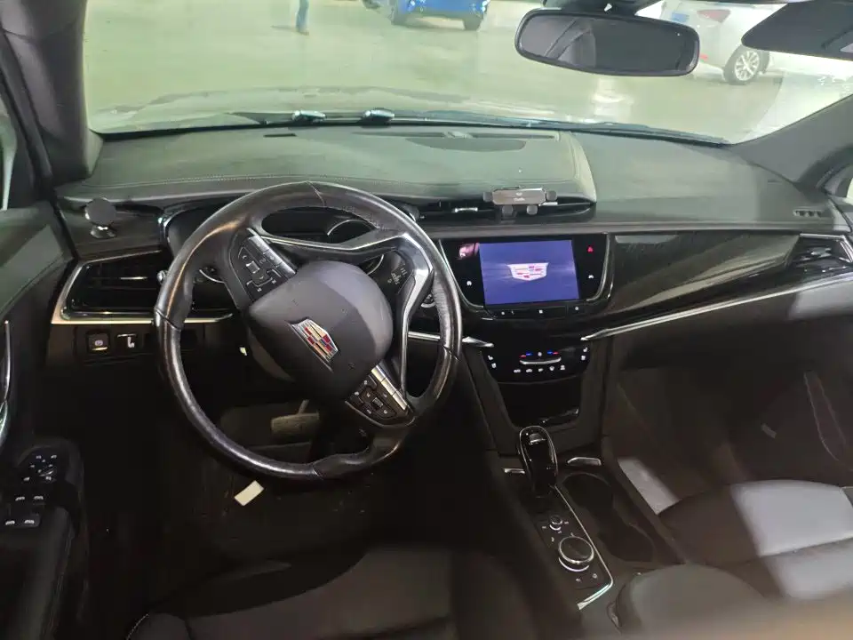Photo 5 - Cadillac XT6