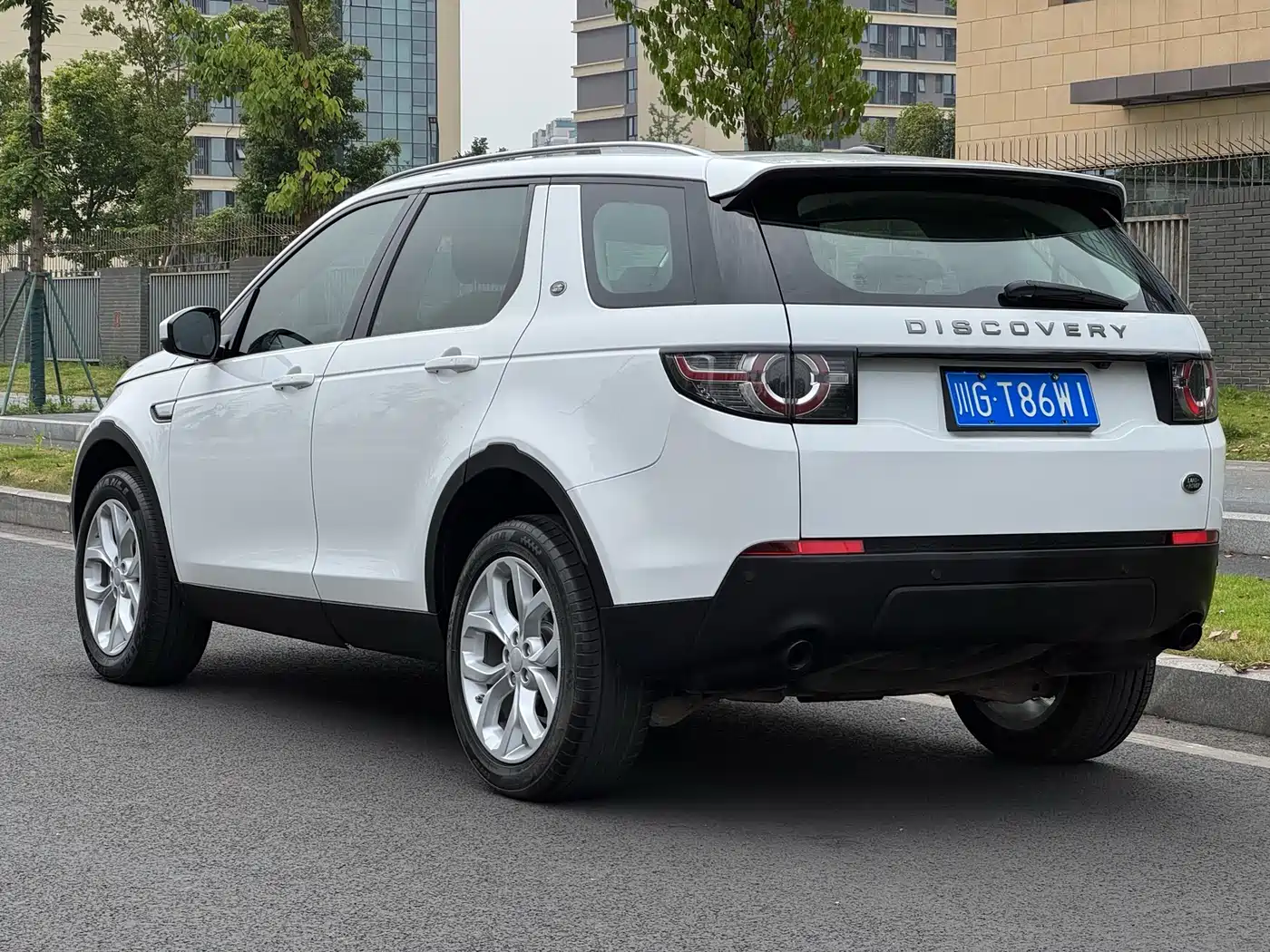 Land Rover Discovery Sport 2016 2.0T HSE фото 15