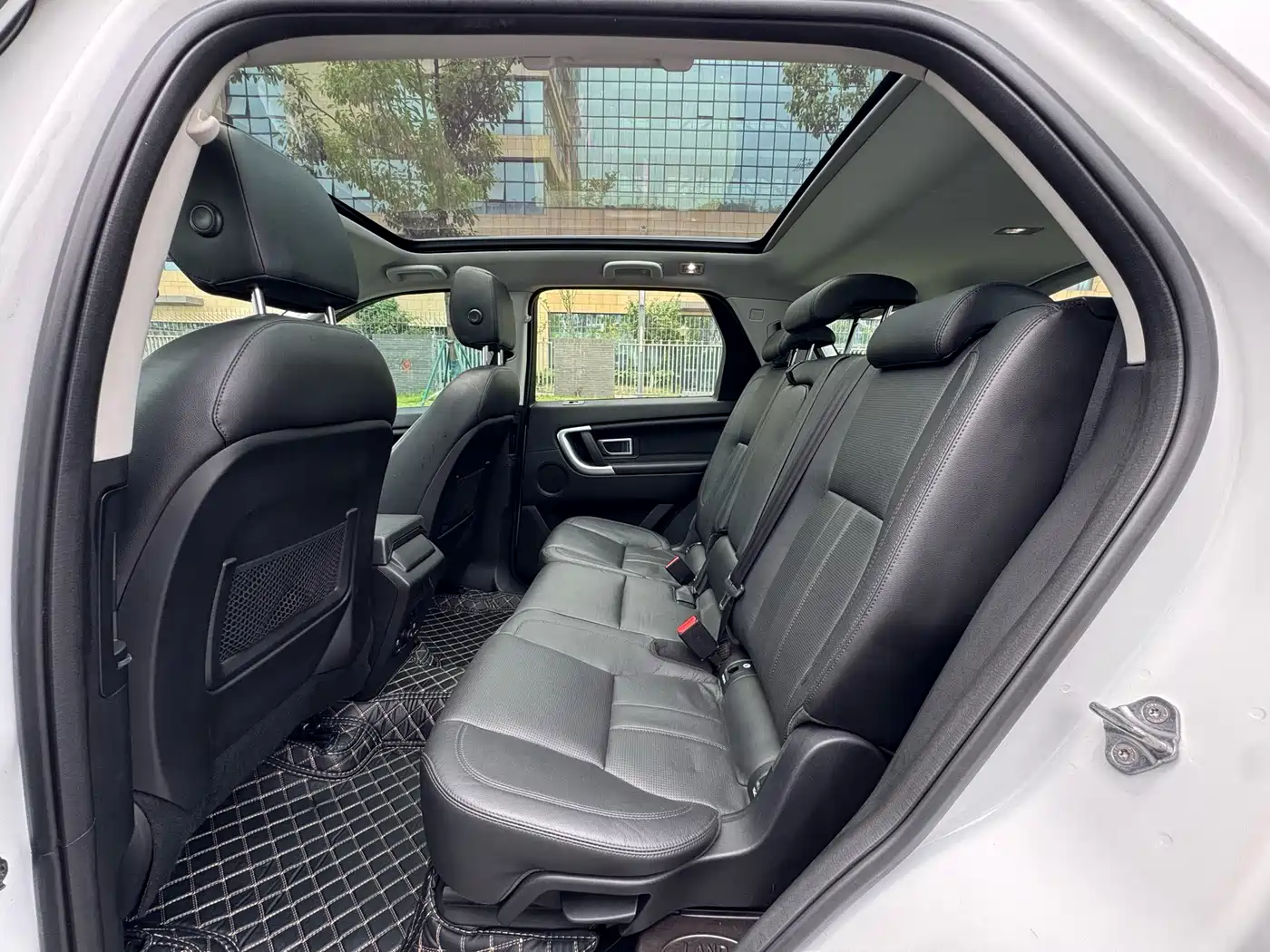 Land Rover Discovery Sport 2016 2.0T HSE фото 12