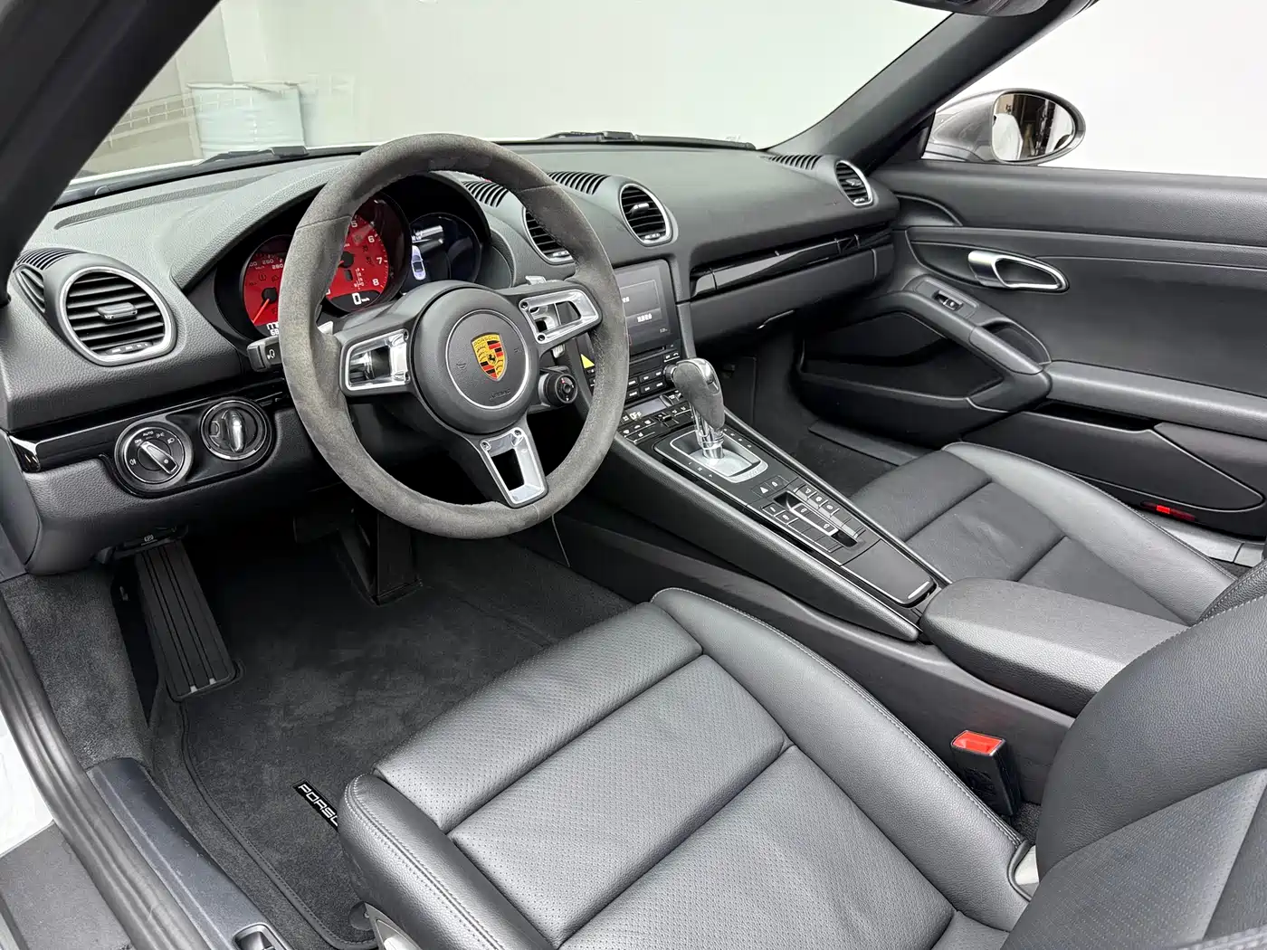 Porsche 718 2019 Boxster T 2.0T фото 12