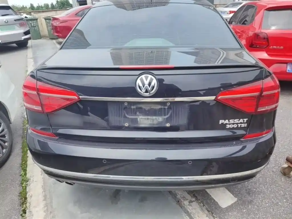 Volkswagen Passat 2015 1.8TSI DSG Elegance Edition фото 6