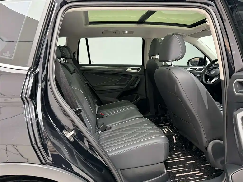 Volkswagen Tiguan L 2024 330TSI Automatic 2WD R-Line Premium Enjoyment Edition фото 20