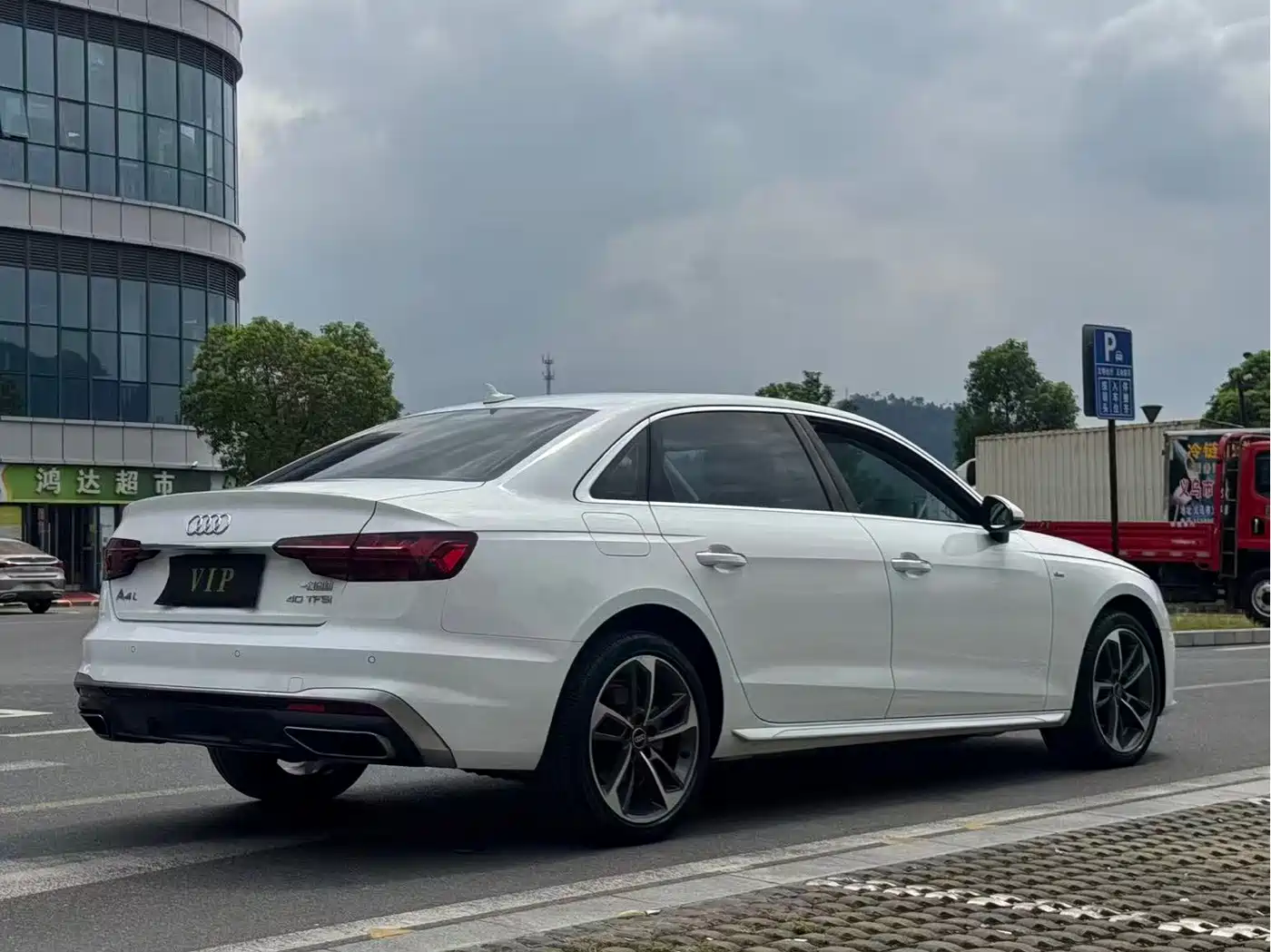 صورة 9 - Audi A4L