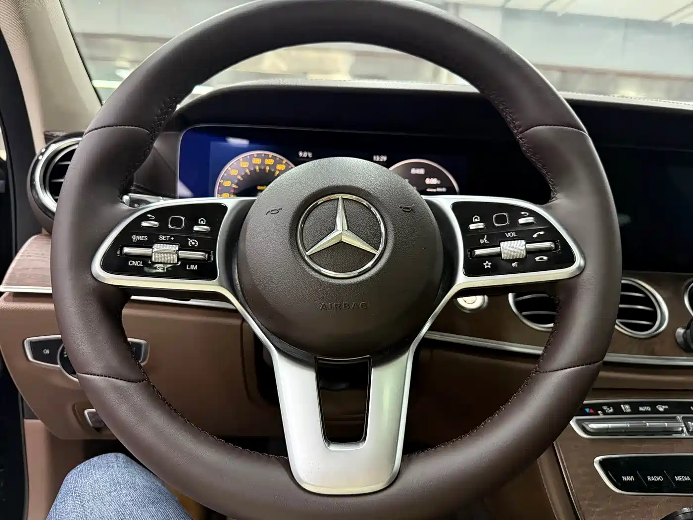 Mercedes-Benz E-Class 2019 E 200 L фото 6