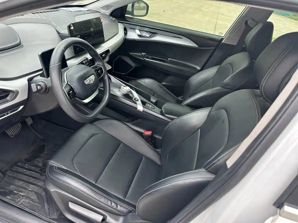 Фото 9 - Geely Geometry A