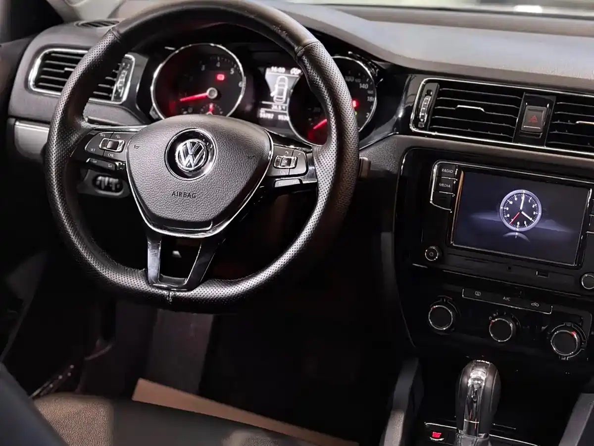 Volkswagen Sagitar 2018 280TSI DSG Spark Edition фото 7