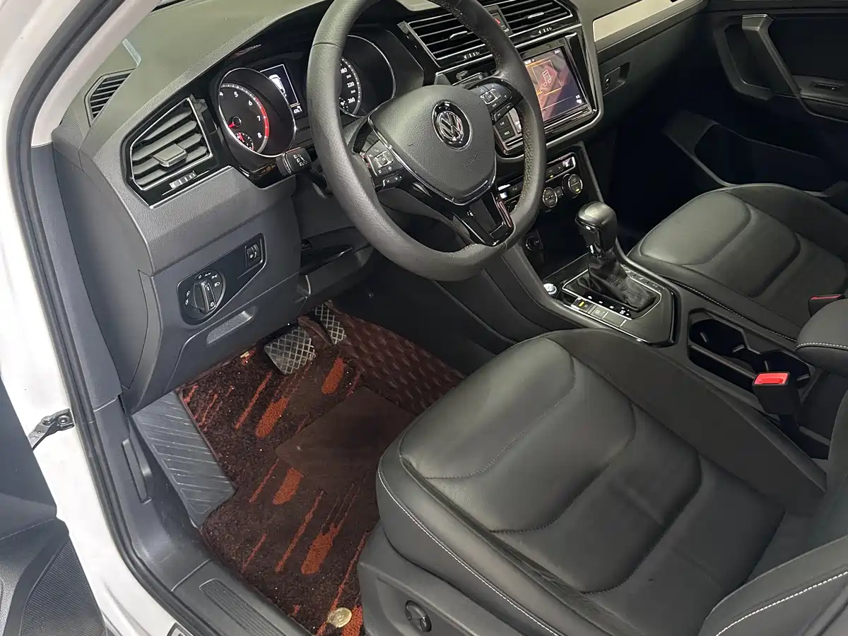 Volkswagen Tiguan L 2019 330TSI Automatic 2WD Smart Luxury Edition China VI фото 11