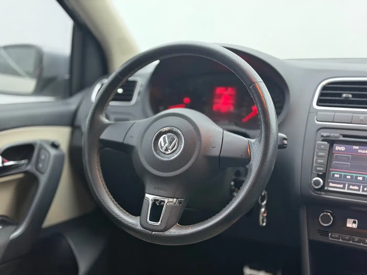 Volkswagen Polo 2012 1.6L Cross Polo AT фото 12