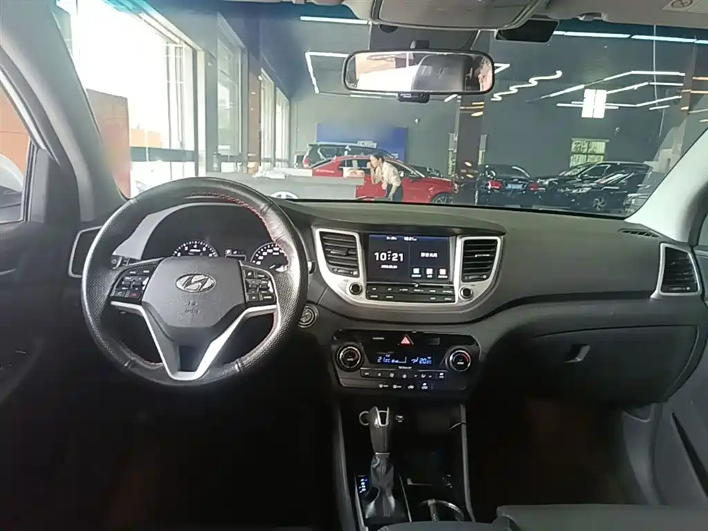 Hyundai Tucson 2015 1.6T Dual Clutch 2WD Leading фото 10