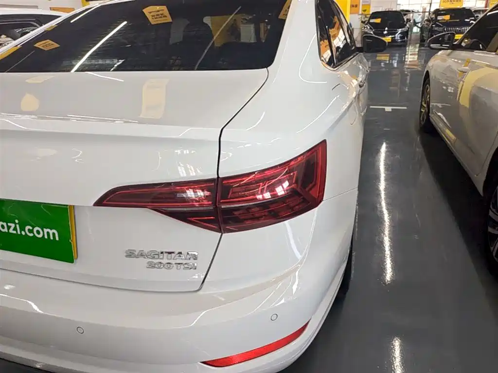 VOLKSWAGEN SAGITAR