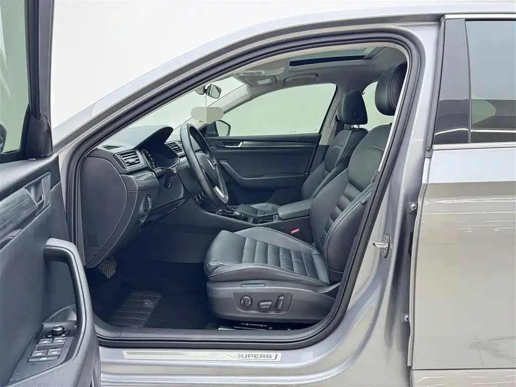 Škoda Superb 2016 TSI330 DSG Smart Edition фото 11