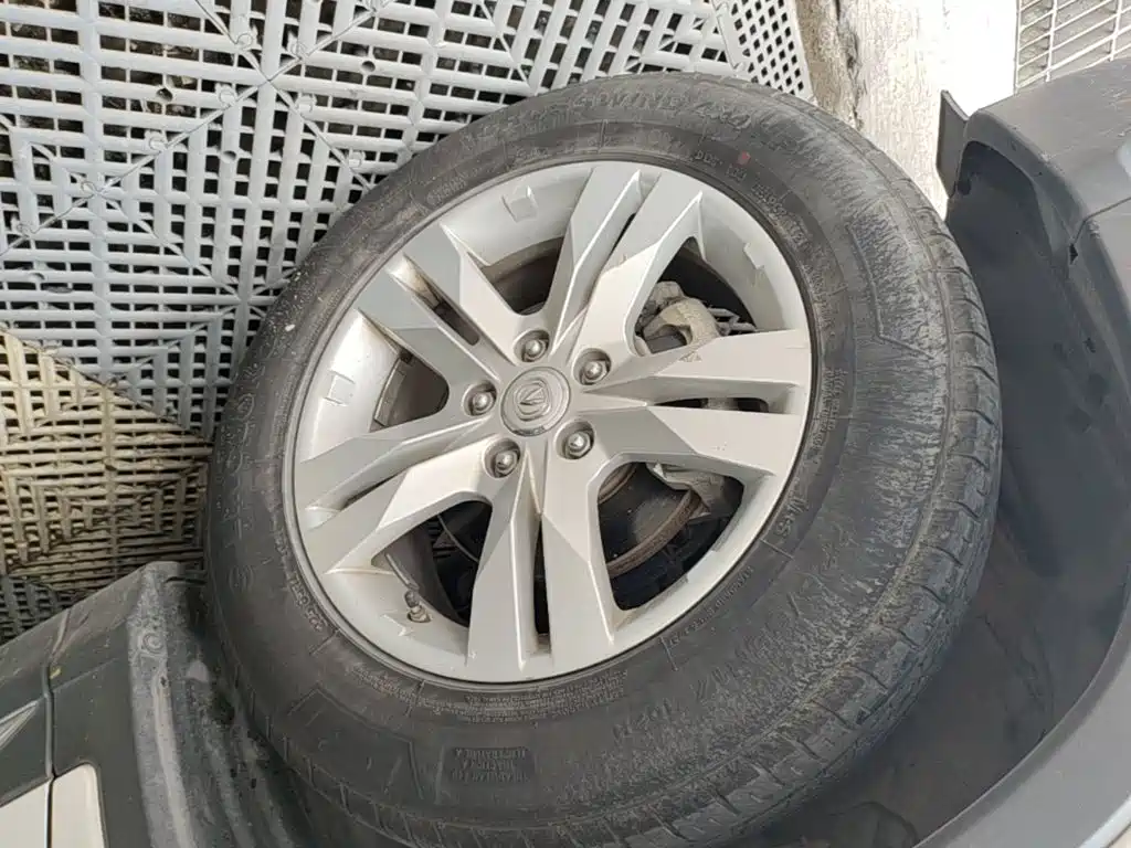 Фото 23 - Changan CS75
