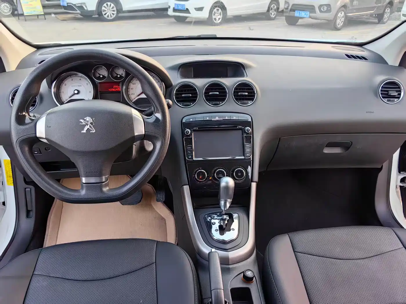 Peugeot 408 2013 2.0L Automatic Comfort Edition фото 6