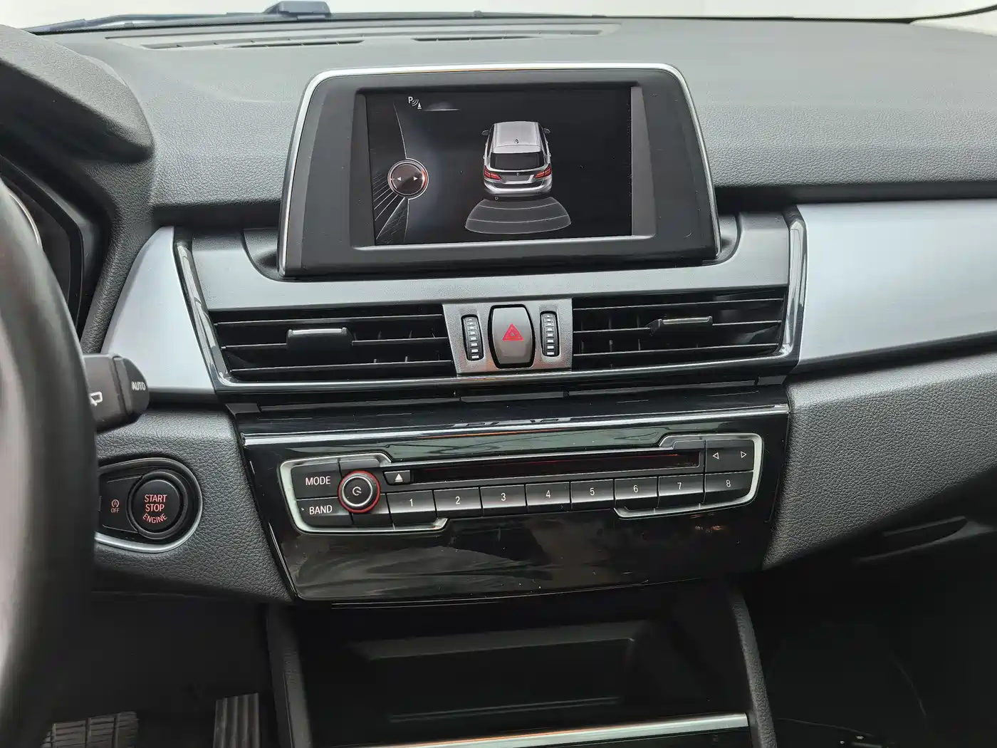 BMW 2 Series Touring 2016 218i Leading фото 12