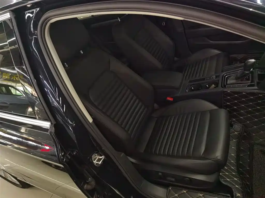 Volkswagen Magotan 2018 330TSI DSG Leading фото 20