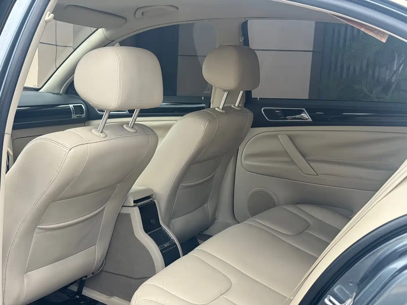 Volkswagen Passat Lingyu 2011 2009 2.0L MFI Automatic Premium