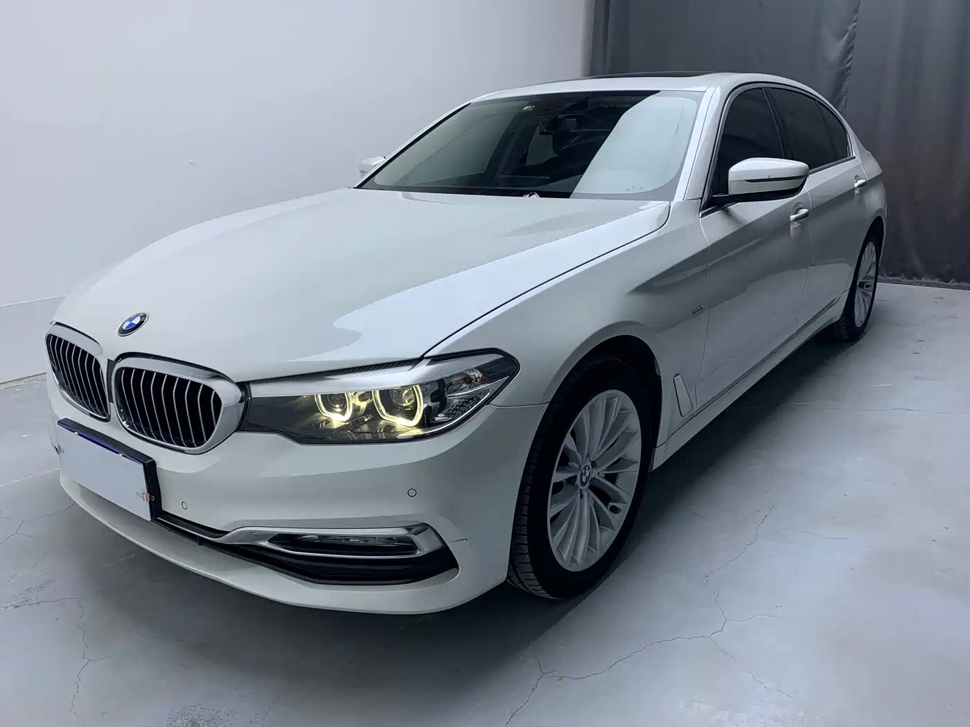 BMW 5 Series 2018 525Li Luxury Package