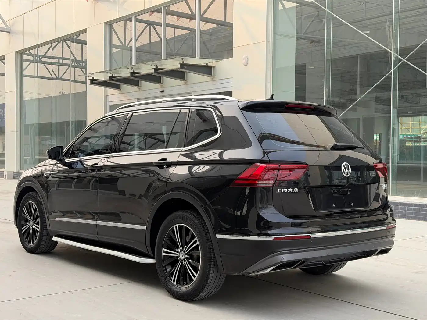 Volkswagen Tiguan L 2017 380TSI Automatic 4WD Luxury Edition фото 4