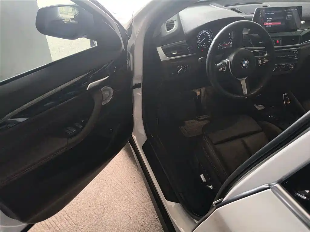 BMW X1 2022 sDrive25Li Leading фото 12