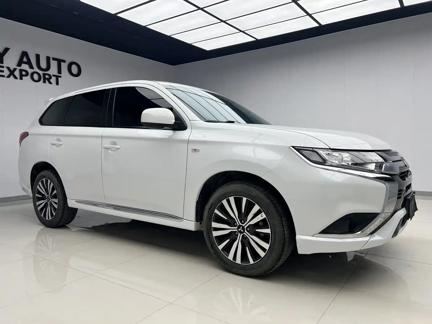 Mitsubishi Outlander 2021 2.0L 2WD Smooth Ride Version 5-Seater фото 3