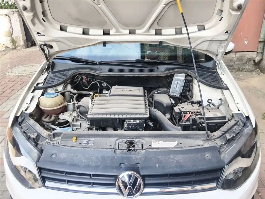 Volkswagen Polo 2016 1.4L Automatic Trend фото 11