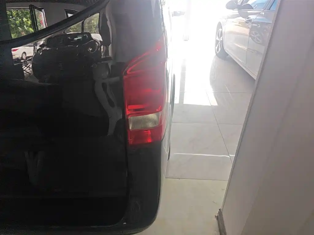 Mercedes-Benz Vito 2016 2.0T Elite Edition фото 8