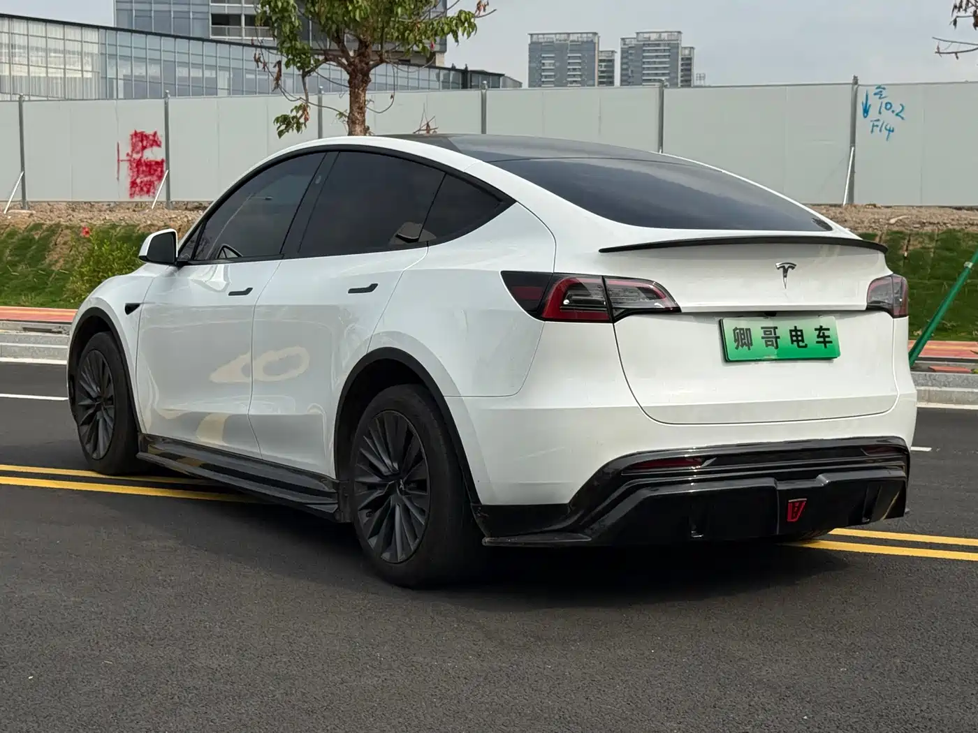 TESLA MODEL Y