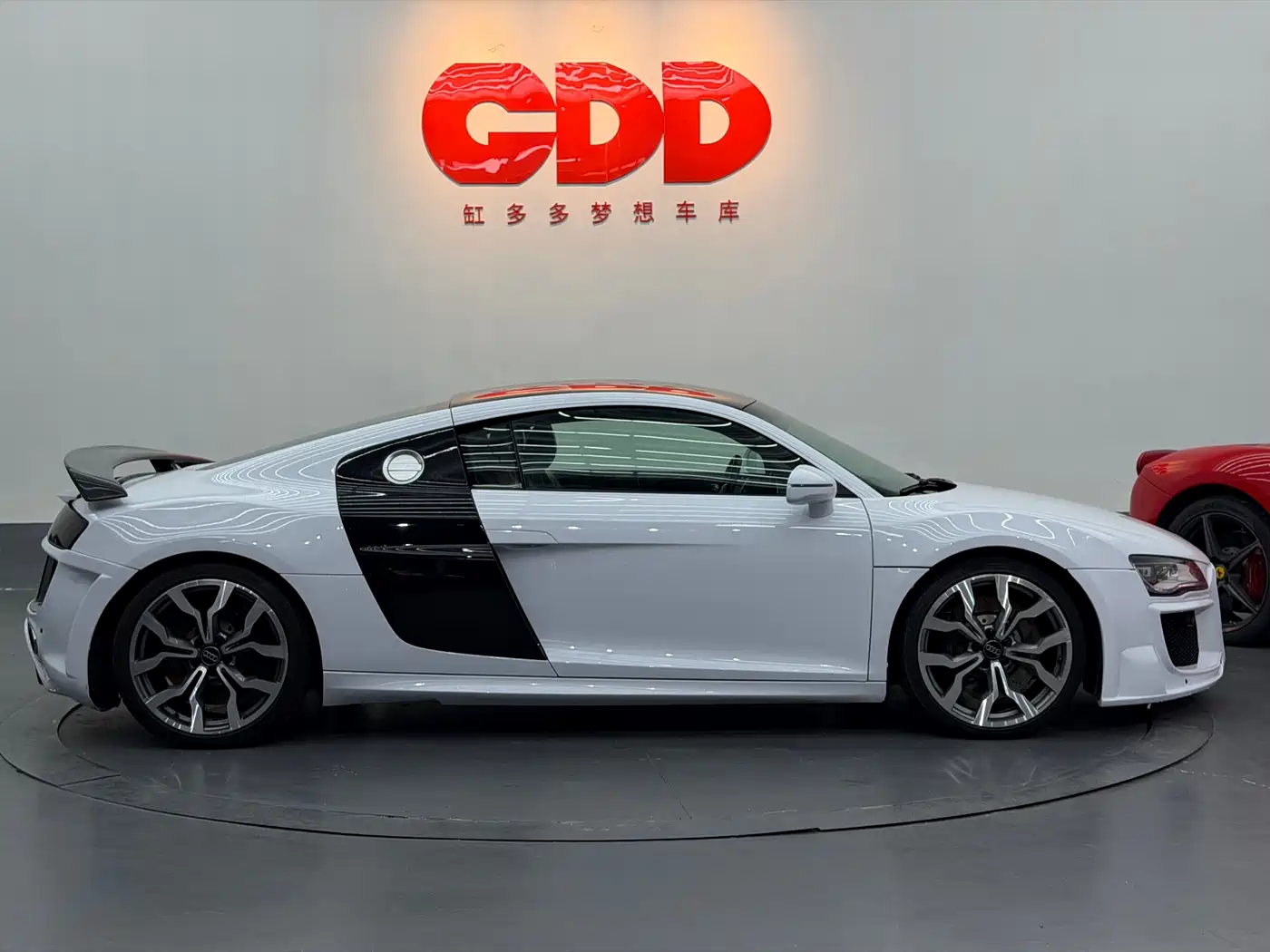 Audi R8 2010 5.2 FSI quattro фото 4