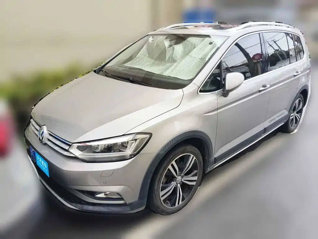 Фото 1 - Volkswagen Touran