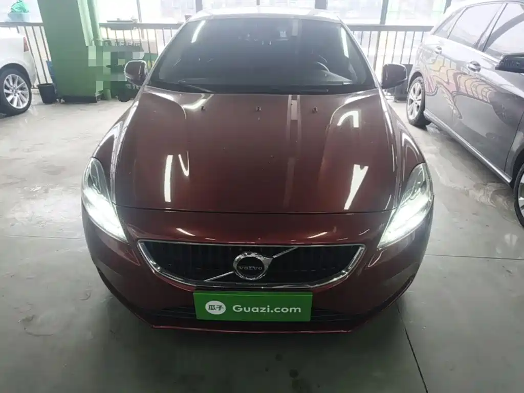 Фото 3 - Volvo V40