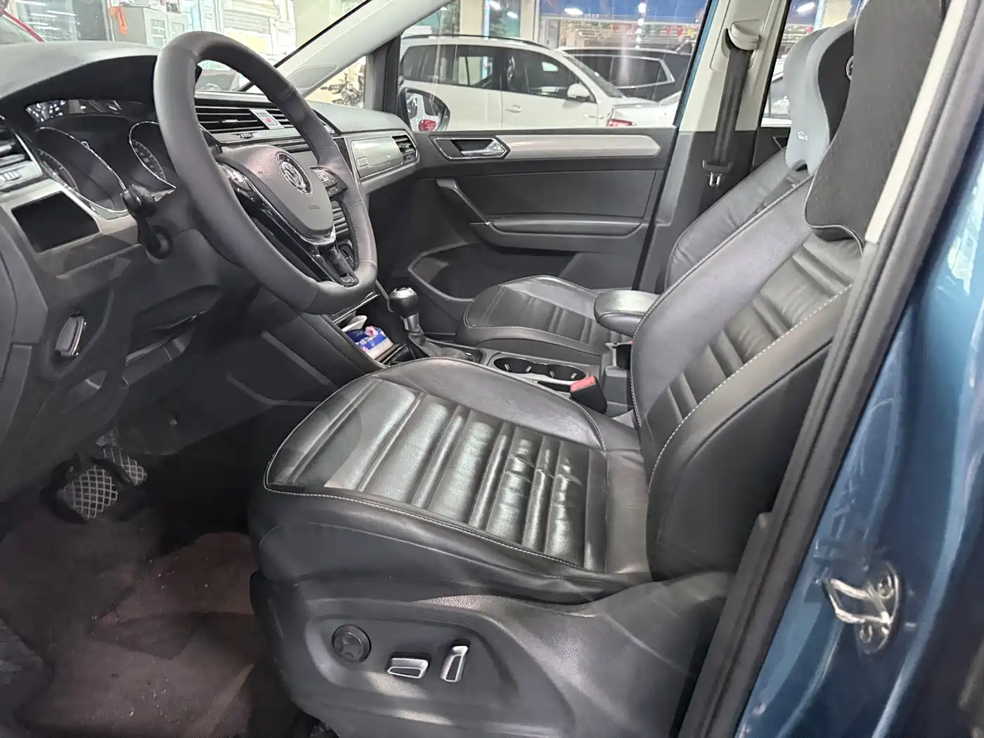Volkswagen Touran 2018 Touran L 280TSI DSG Frontier Edition 7-Seater China V фото 8