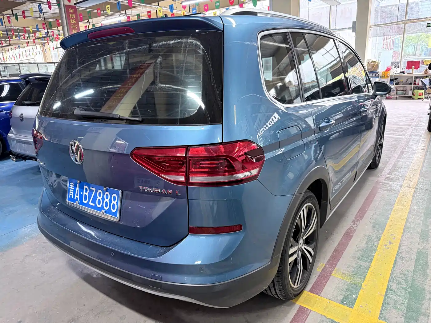 Volkswagen Touran 2018 Touran L 280TSI DSG Frontier Edition 7-Seater China V фото 18