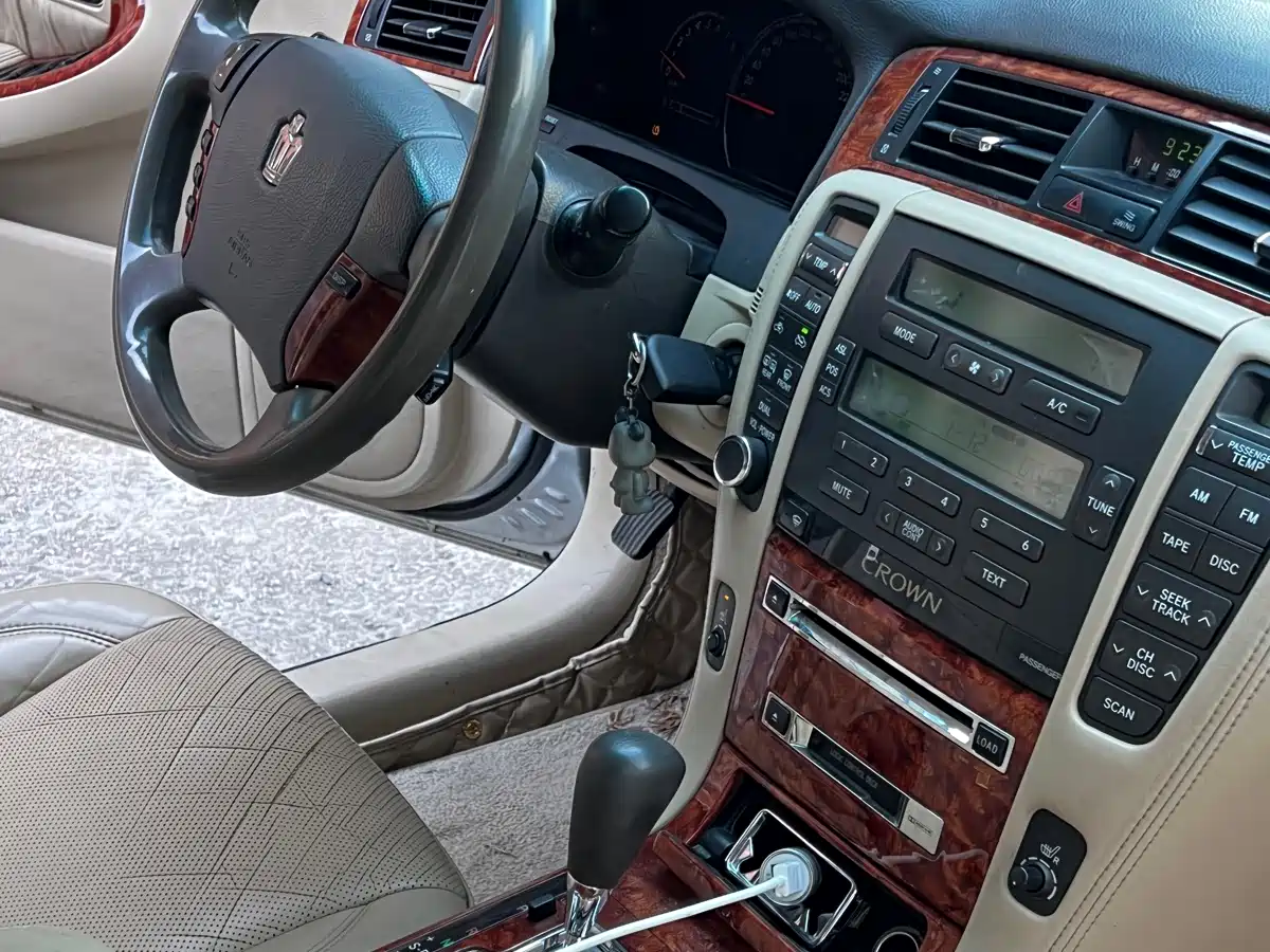 Toyota Crown 2008 2.5L 5th Anniversary Edition фото 12