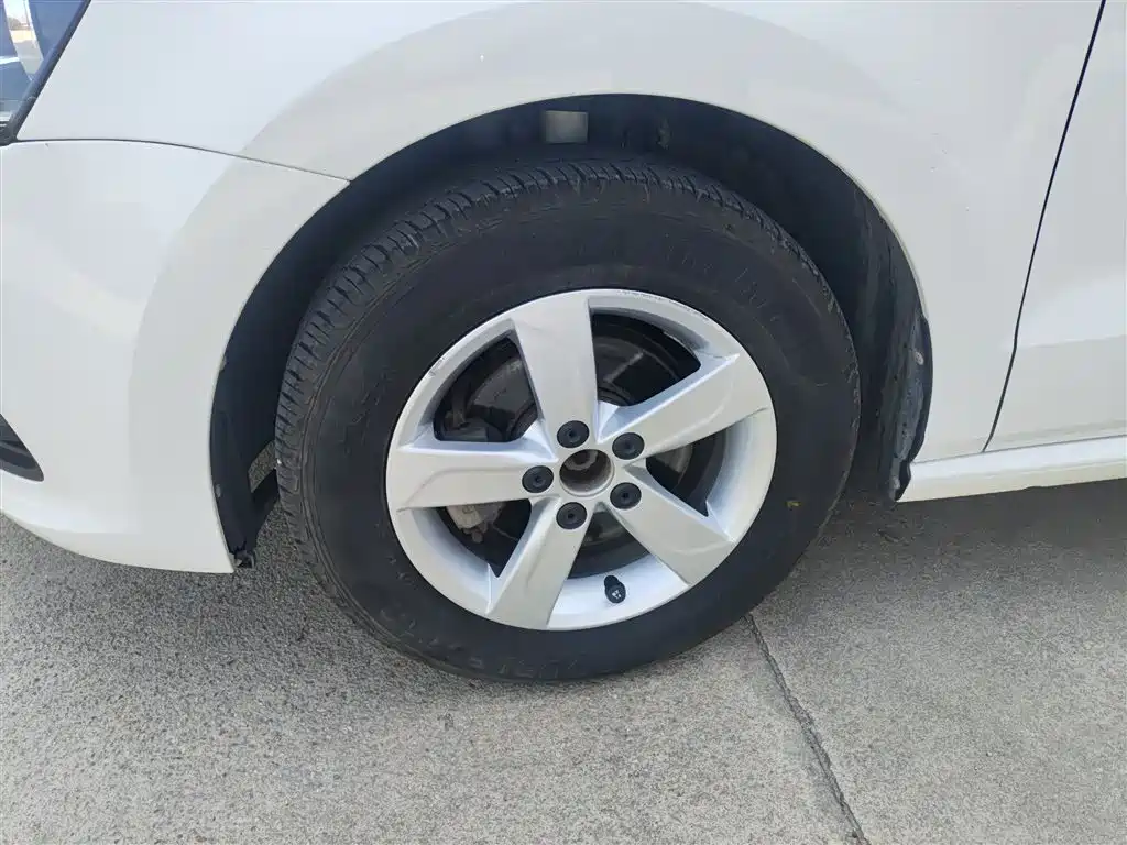 Volkswagen Polo 2016 1.4L Manual Trend фото 25
