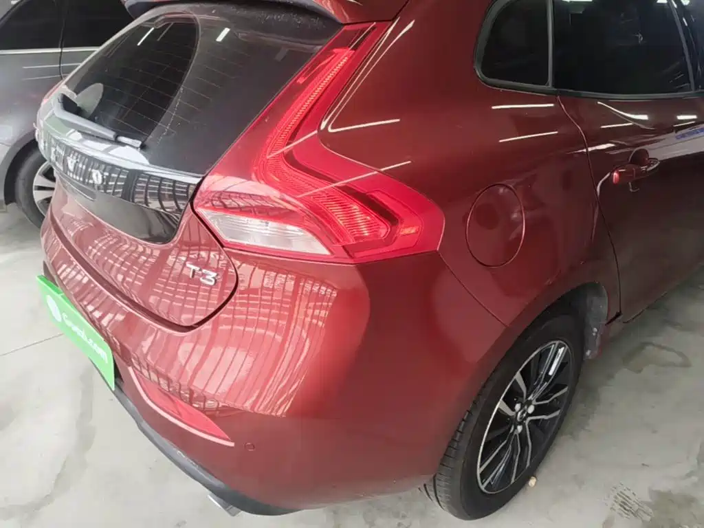 Фото 8 - Volvo V40