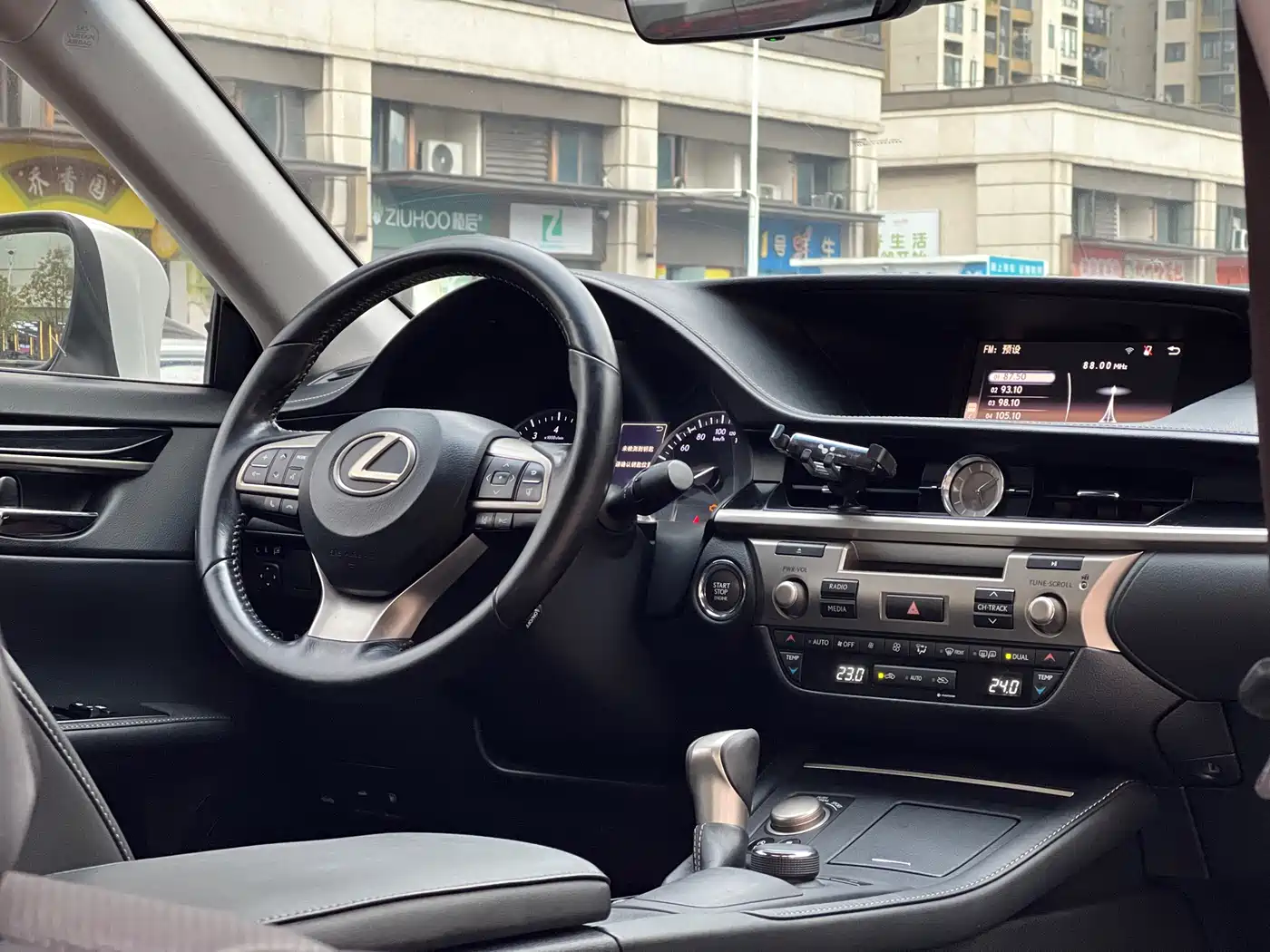 Lexus ES 2015 200 Elite Edition фото 17
