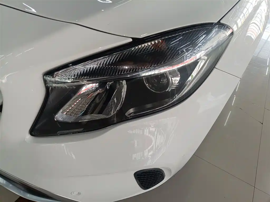 Mercedes-Benz GLA 2018 GLA 200 Dynamic фото 18