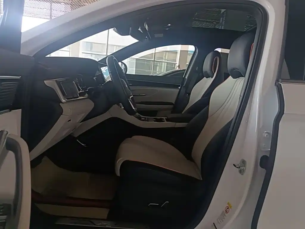 Photo 15 - BYD Song PLUS PHEV