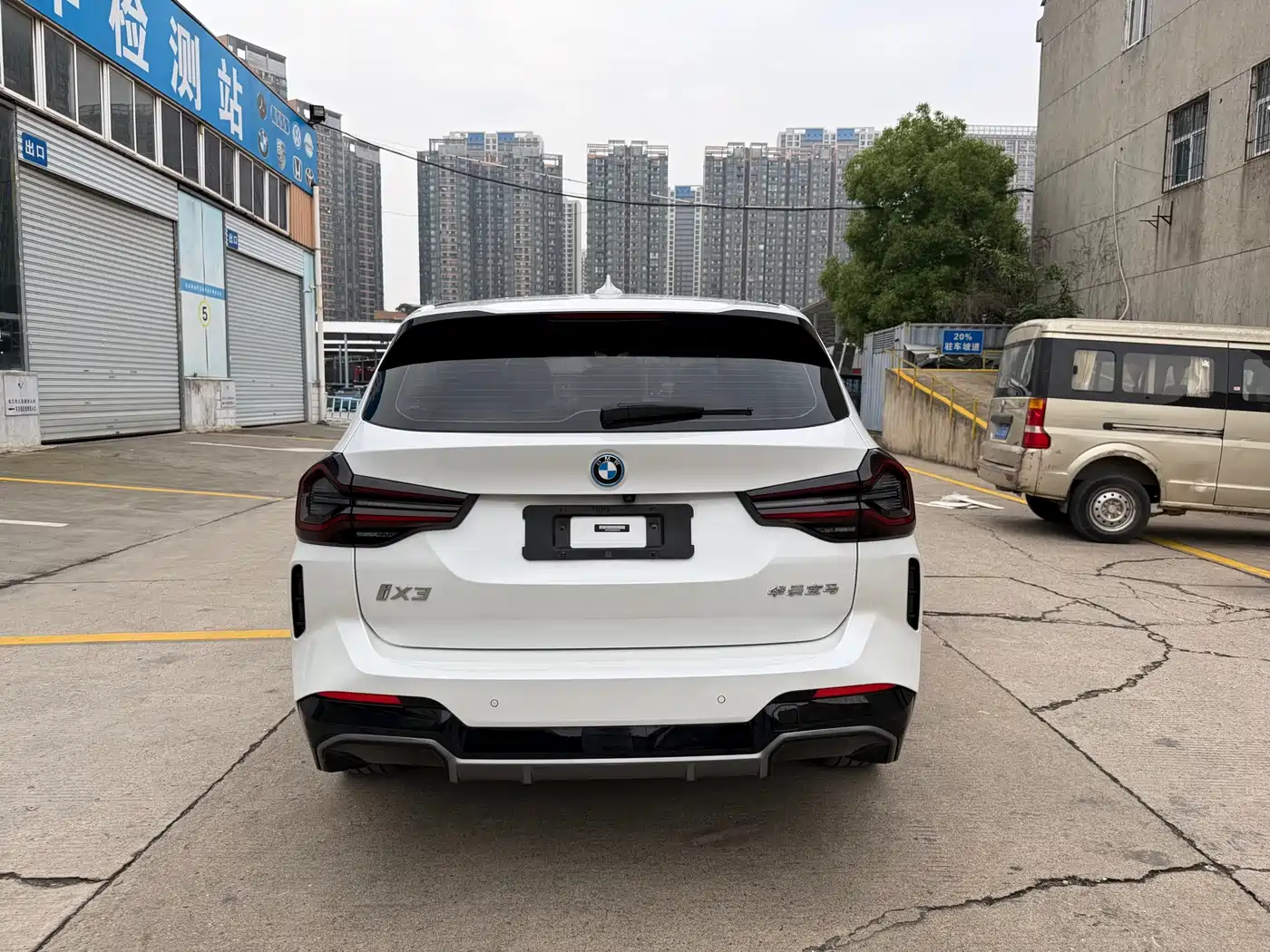 BMW iX3 2023 Leading Type фото 14