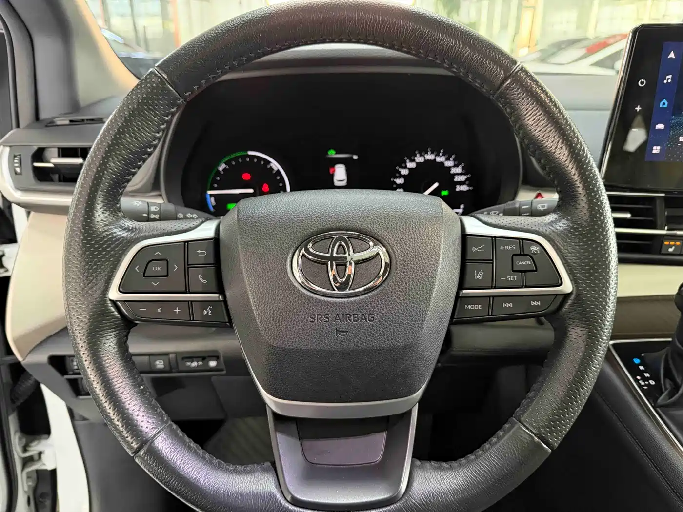 Toyota Granvia 2023 2.5L Hybrid Prestige PLUS Edition фото 13