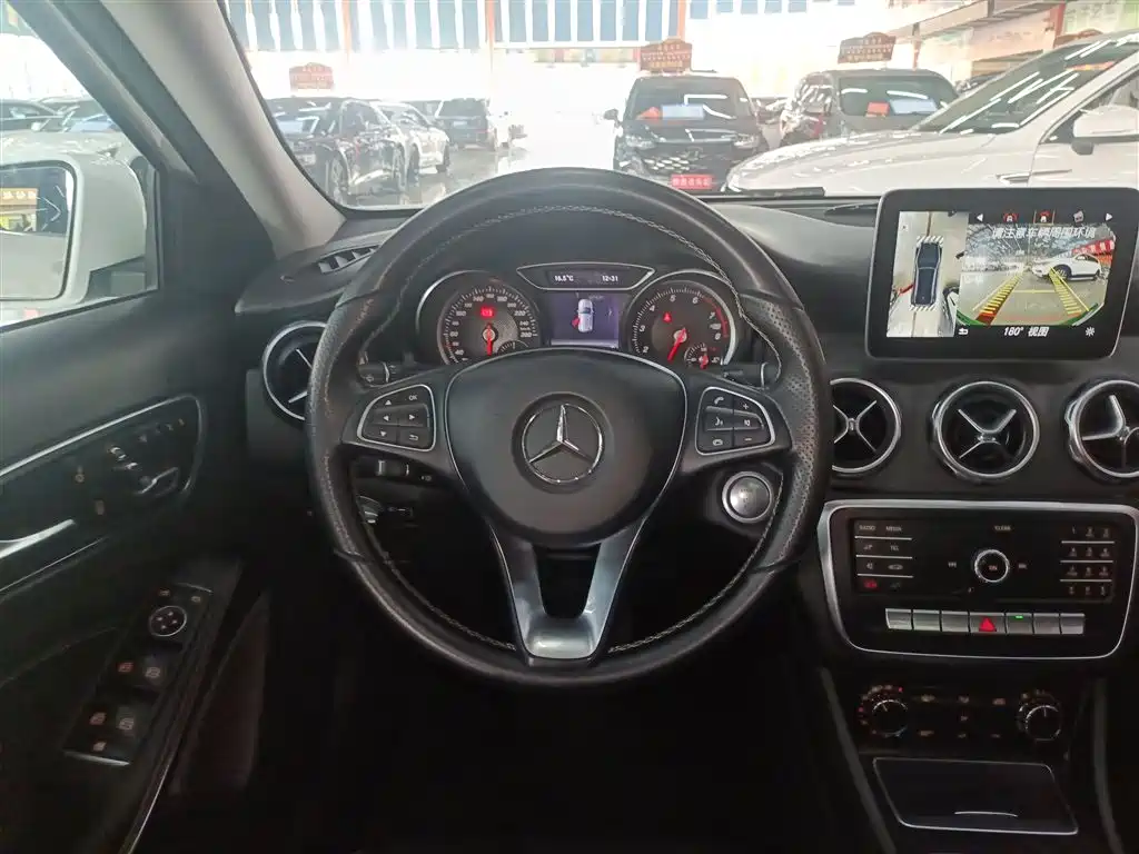 Mercedes-Benz GLA 2018 GLA 200 Dynamic фото 7