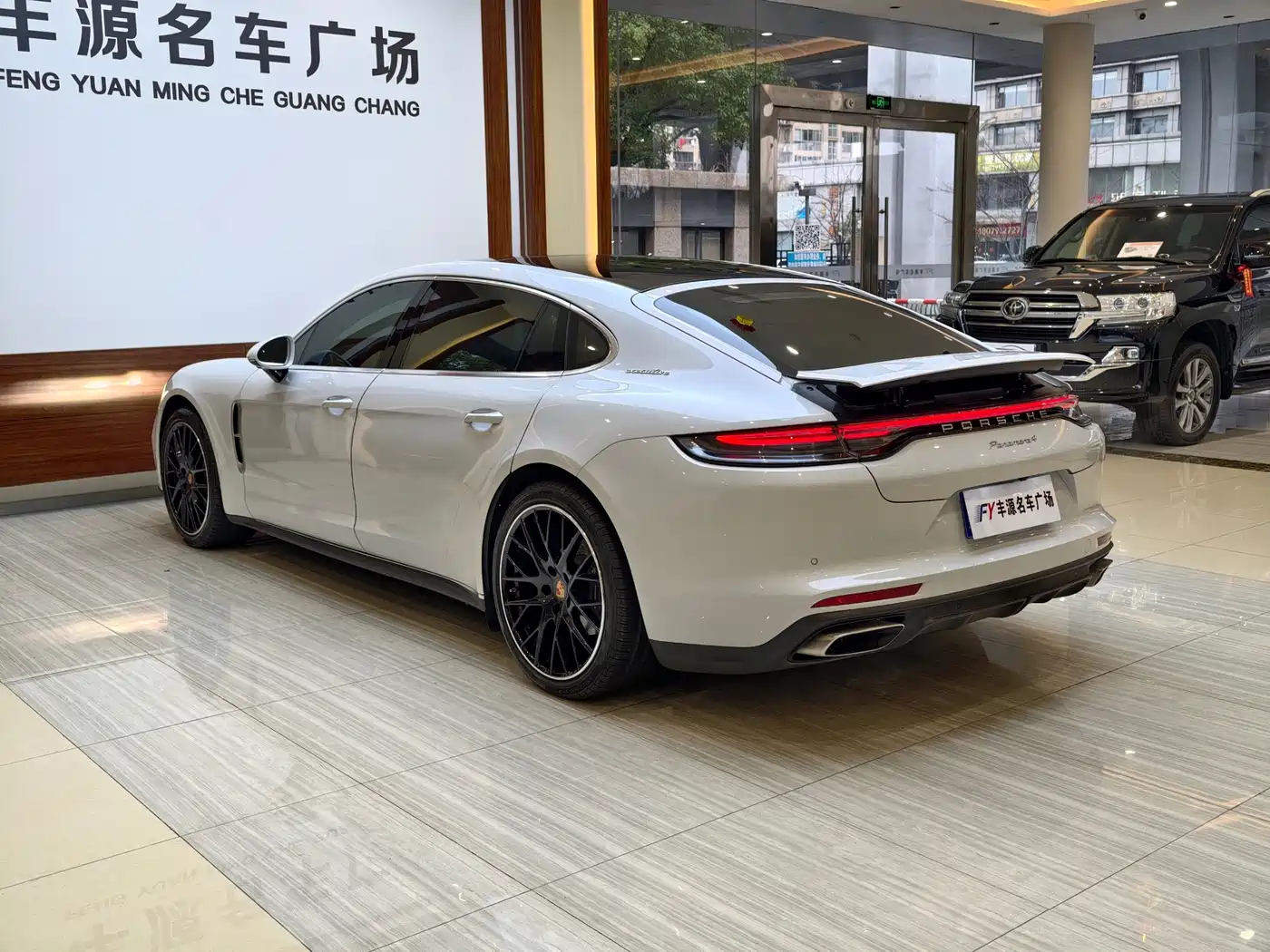 Porsche Panamera 2022 Panamera 4 Executive Long Wheelbase Platinum Edition 2.9T фото 31