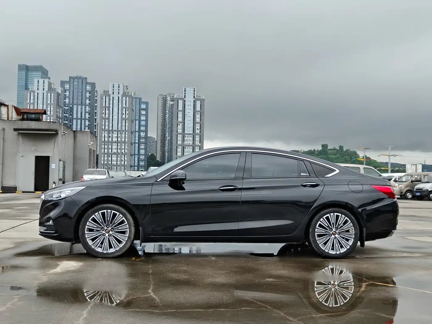 Hongqi H5 2022 Classic Facelift 1.8T Automatic Smart Connect Flag Rhythm Edition фото 3