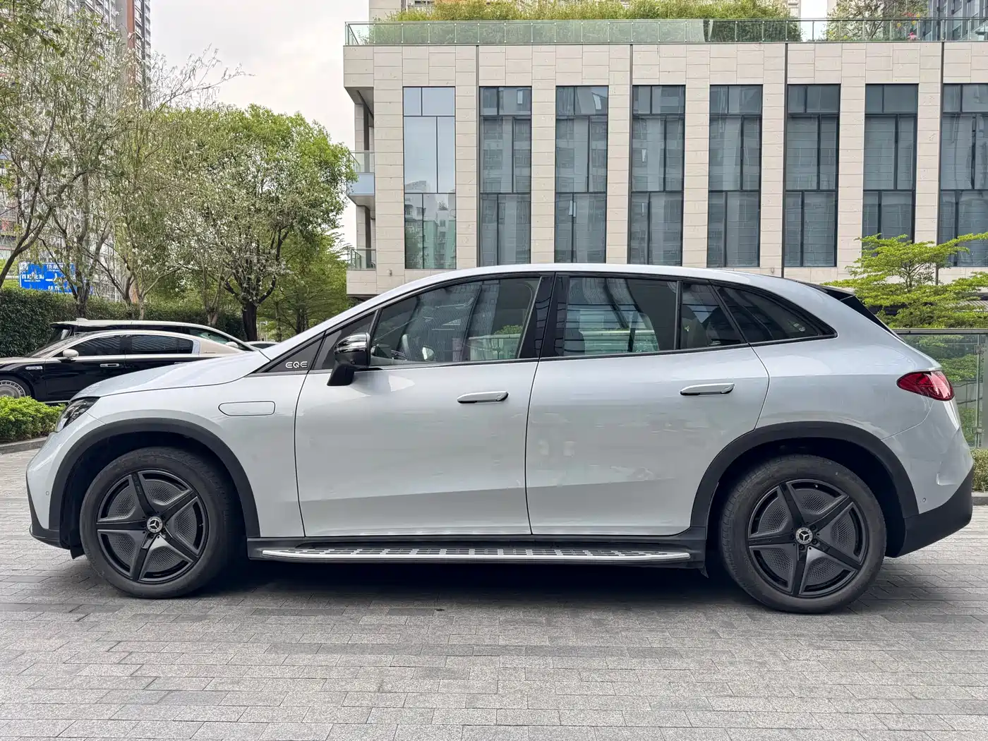 MERCEDES-BENZ EQE SUV